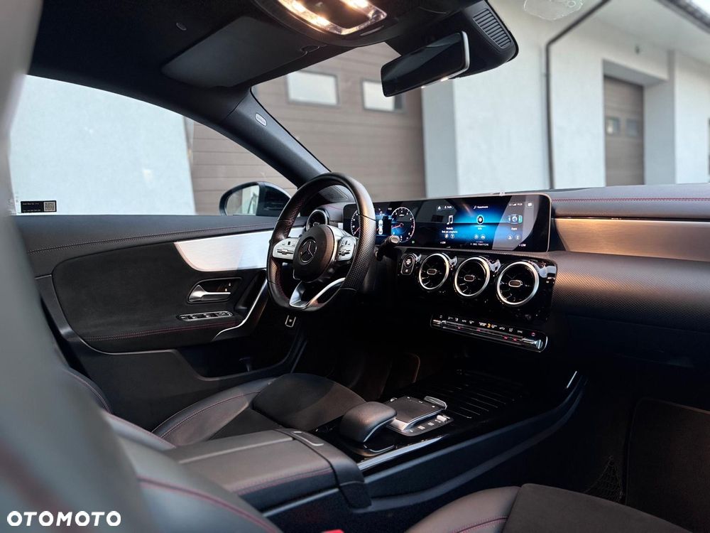 Mercedes-Benz CLA 180 AMG Line 7G-DCT - 24