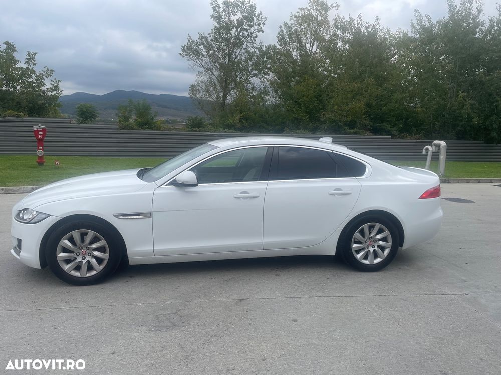 Jaguar XF 20d AWD Portfolio - 7