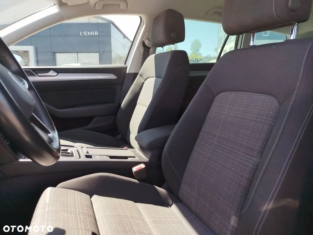 Volkswagen Passat Variant 2.0 TDI EVO Business DSG - 9