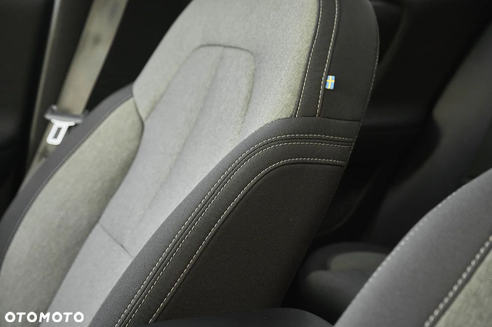 Volvo XC 40 T3 Momentum Pro - 36