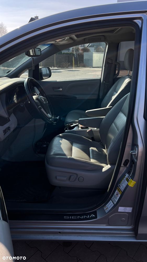 Toyota Sienna 3.5 V6 XLE AWD - 16