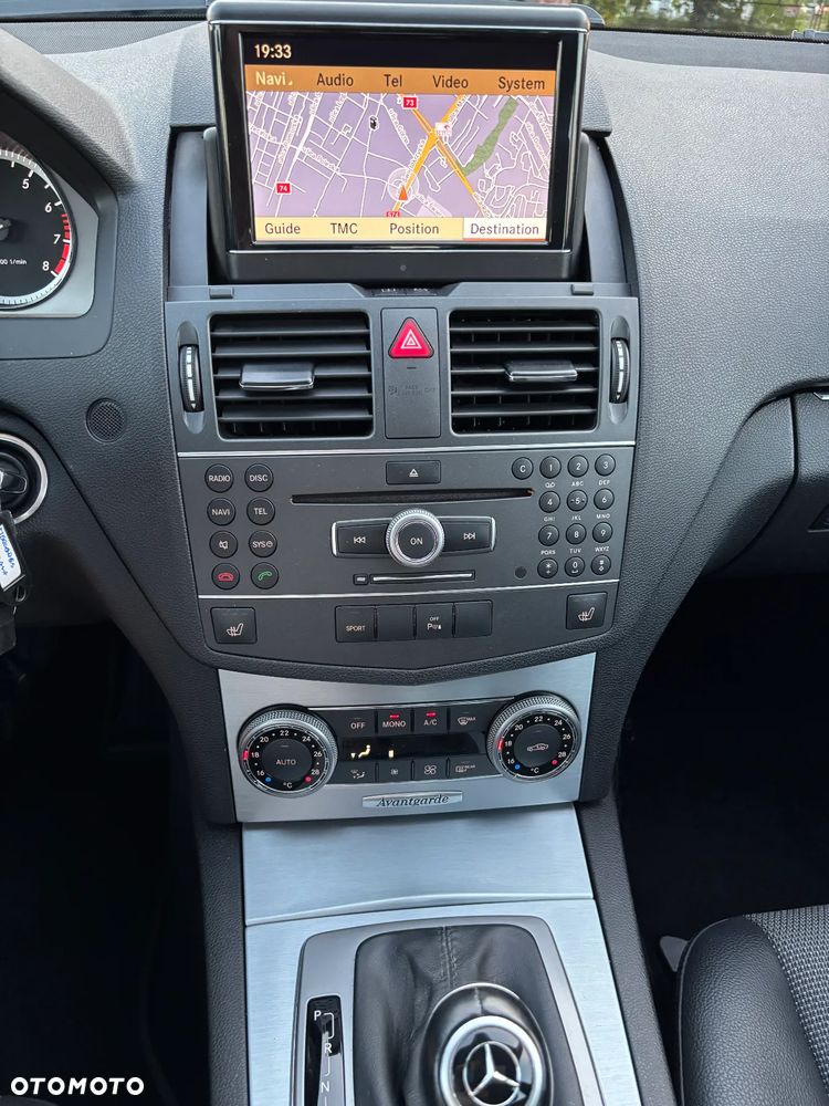 Mercedes-Benz Klasa C 200 T CGI Automatik BlueEFFICIENCY Avantgarde - 27