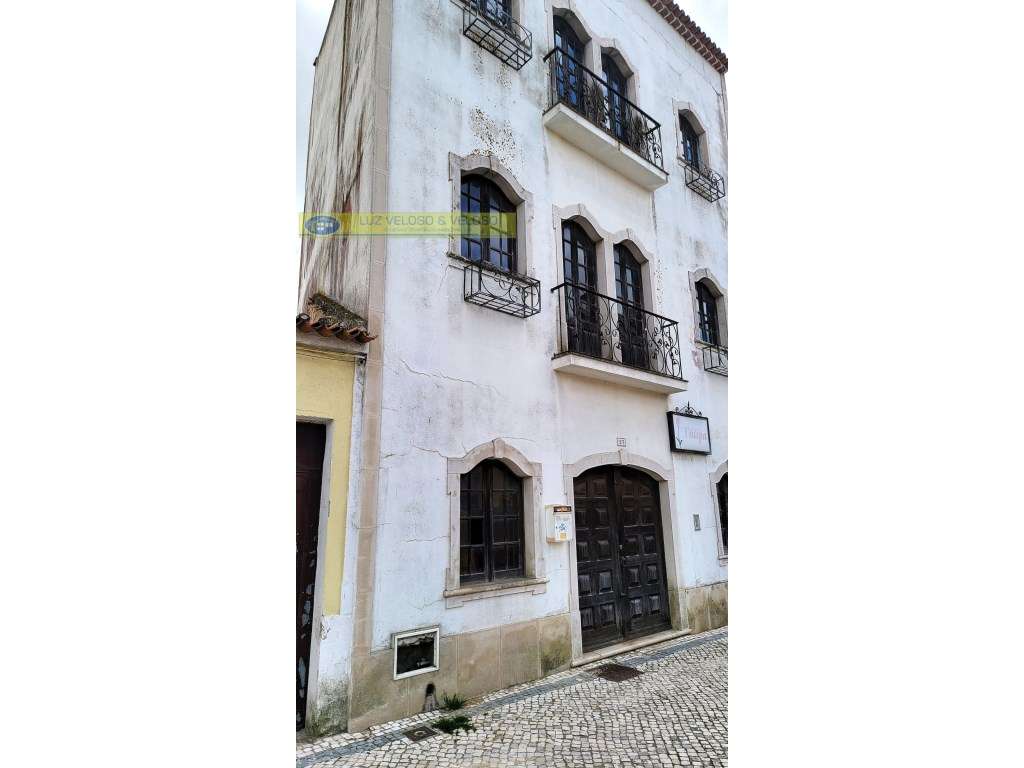 Prédio Urbano de R/C, 1º, 2º andares para Comércio em Cartaxo - Grande imagem: 4/48