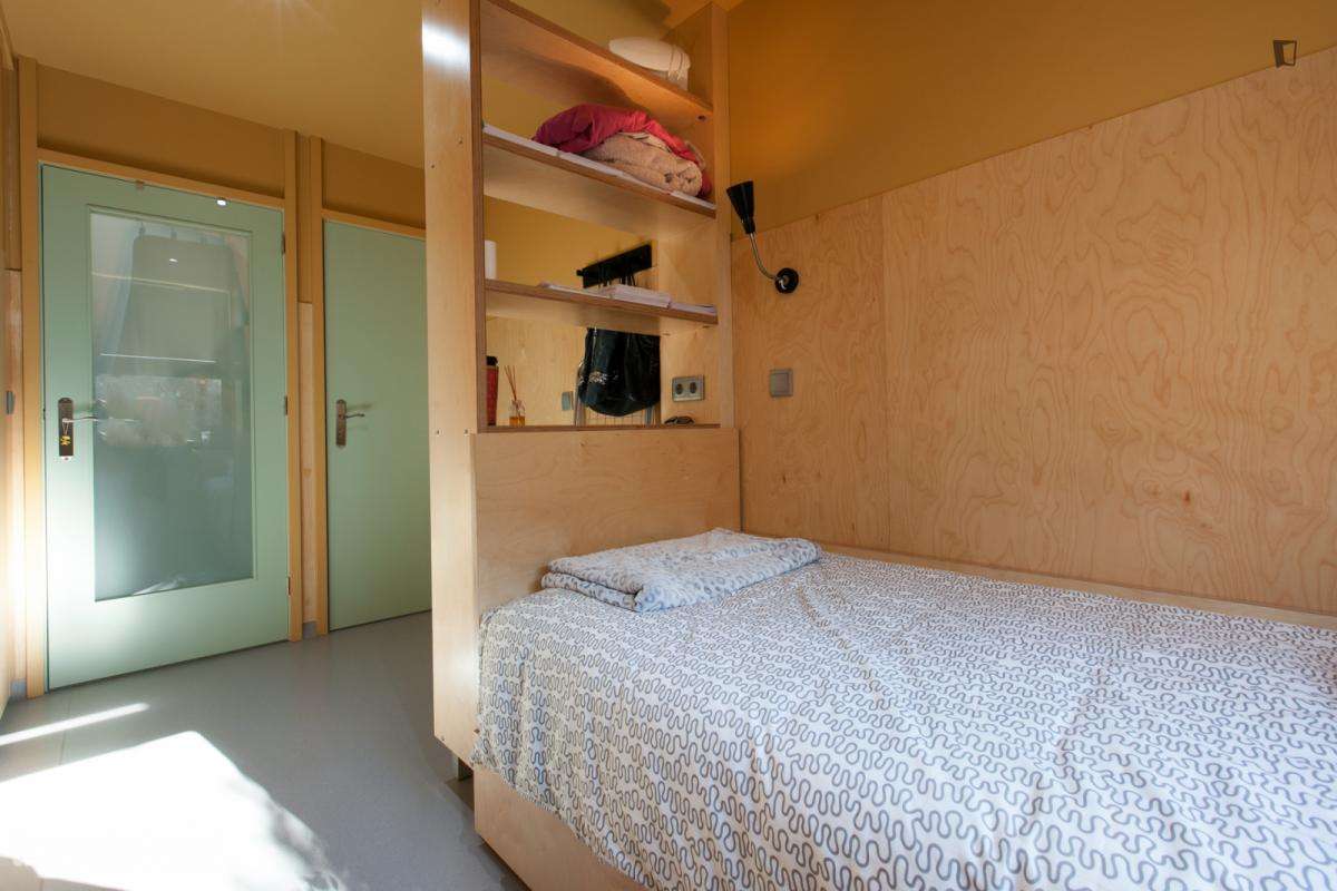 Quarto - localizado em Paranhos Porto - Grande imagem: 2/40