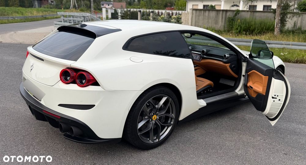 Ferrari GTC4Lusso - 34