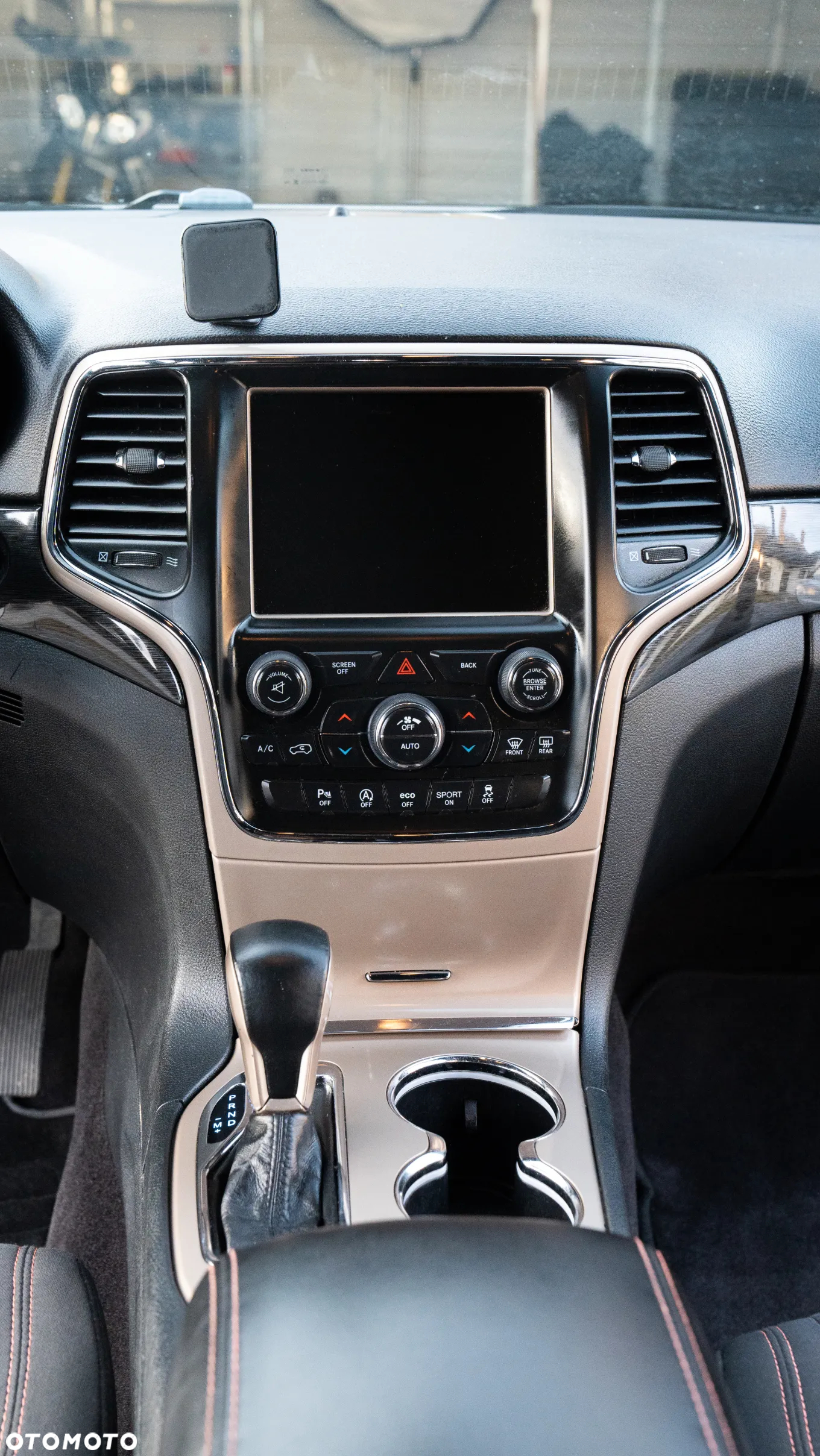 Jeep Grand Cherokee - 11