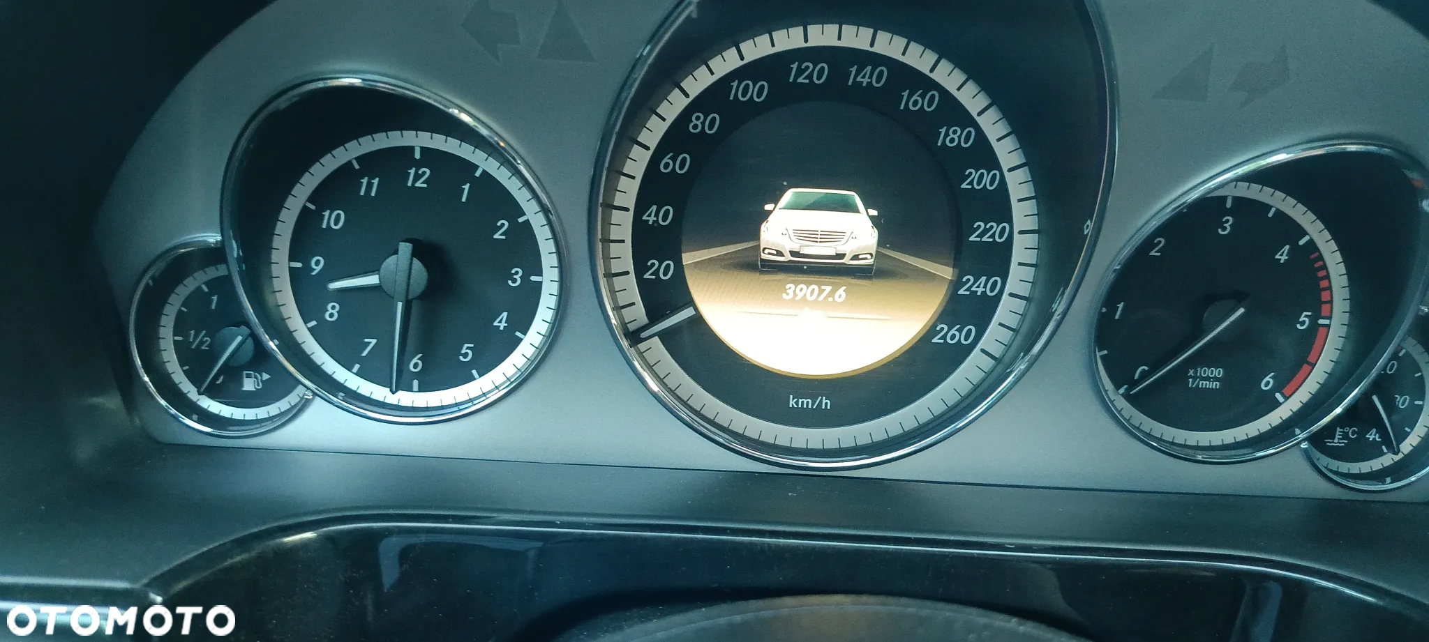 Mercedes-Benz Klasa E 350 T CDI DPF BlueEFFICIENCY 7G-TRONIC Avantgarde - 21