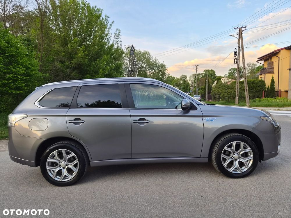 Mitsubishi Outlander - 16