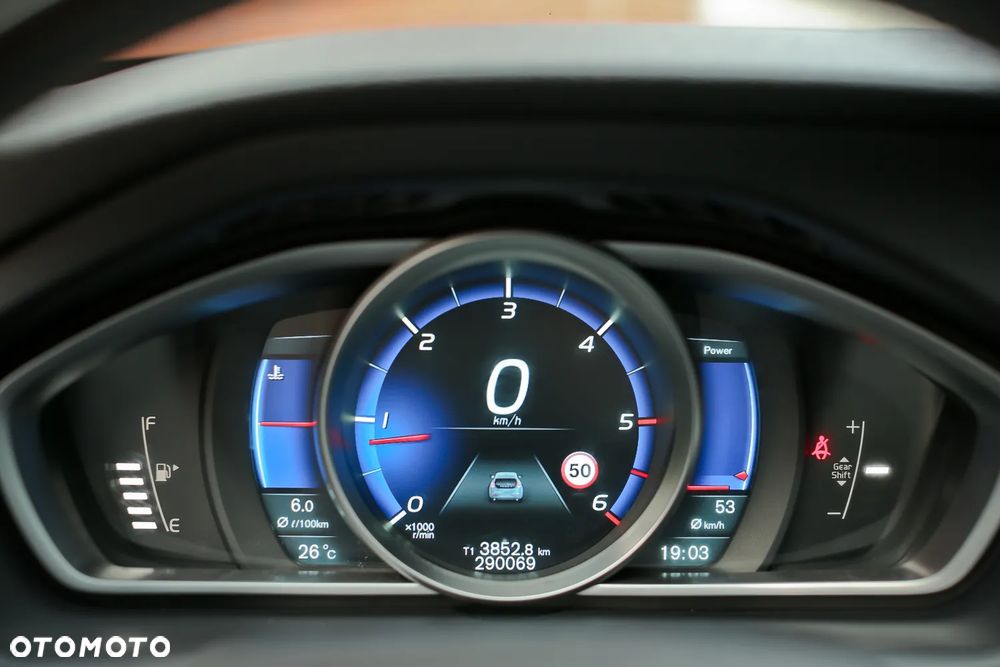 Volvo V40 D3 R-Design - 29