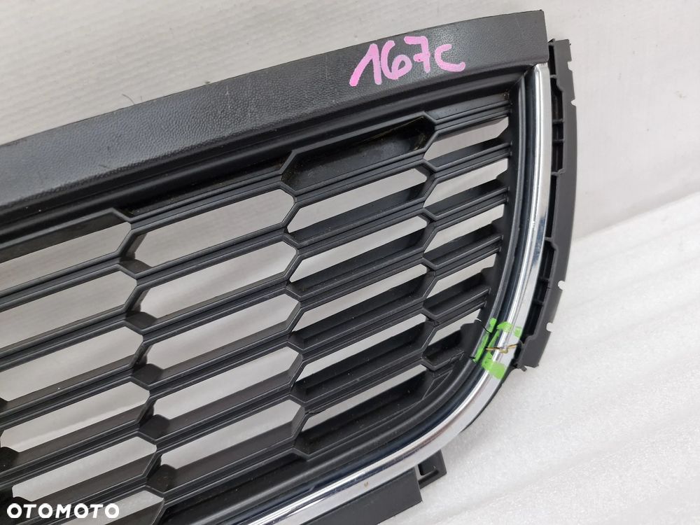 VW POLO 6R0 08- KRATKA ŚRODKOWA ZDERZAKA PRZEDNIEGO Z CHROMEM , NR 6R0853677B , NR AUKCJI K167 - 14