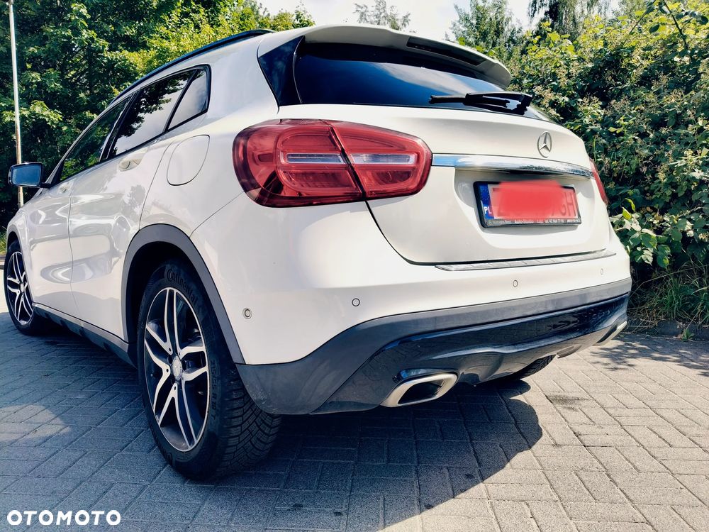 Mercedes-Benz GLA 200 7G-DCT - 8