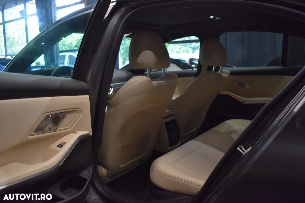 BMW Seria 3 330i Aut. Sport Line - 11