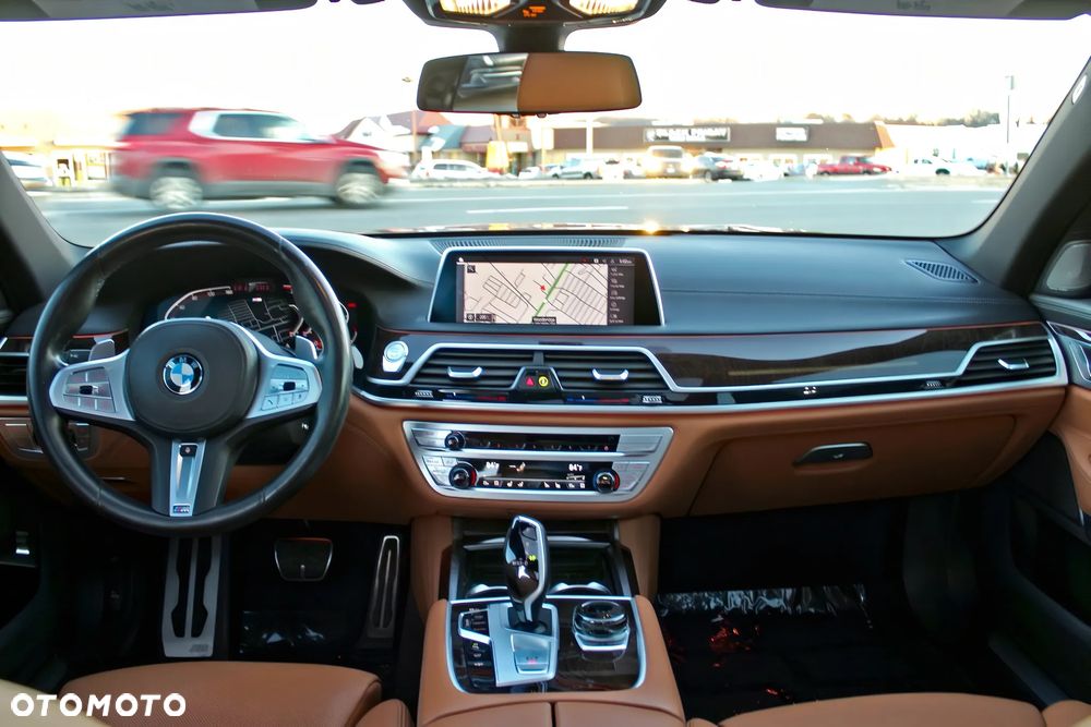 BMW Seria 7 740i sport - 10