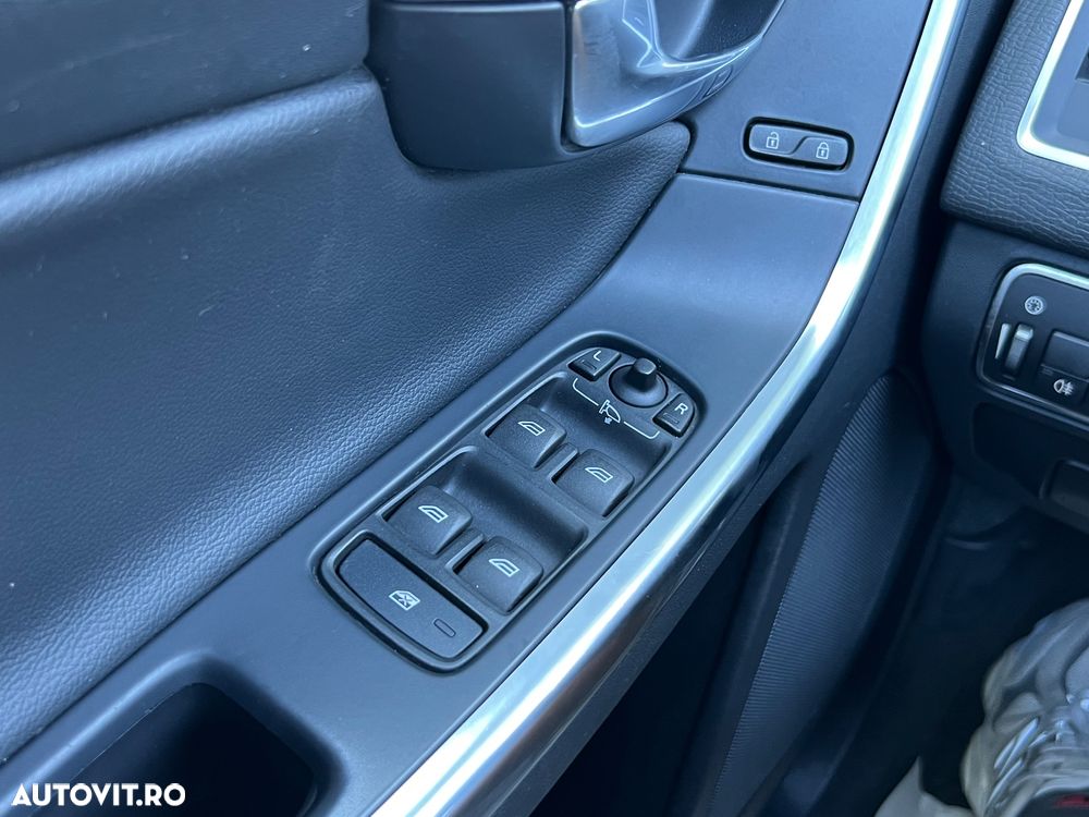 Volvo XC 60 D4 Geartronic Momentum - 22