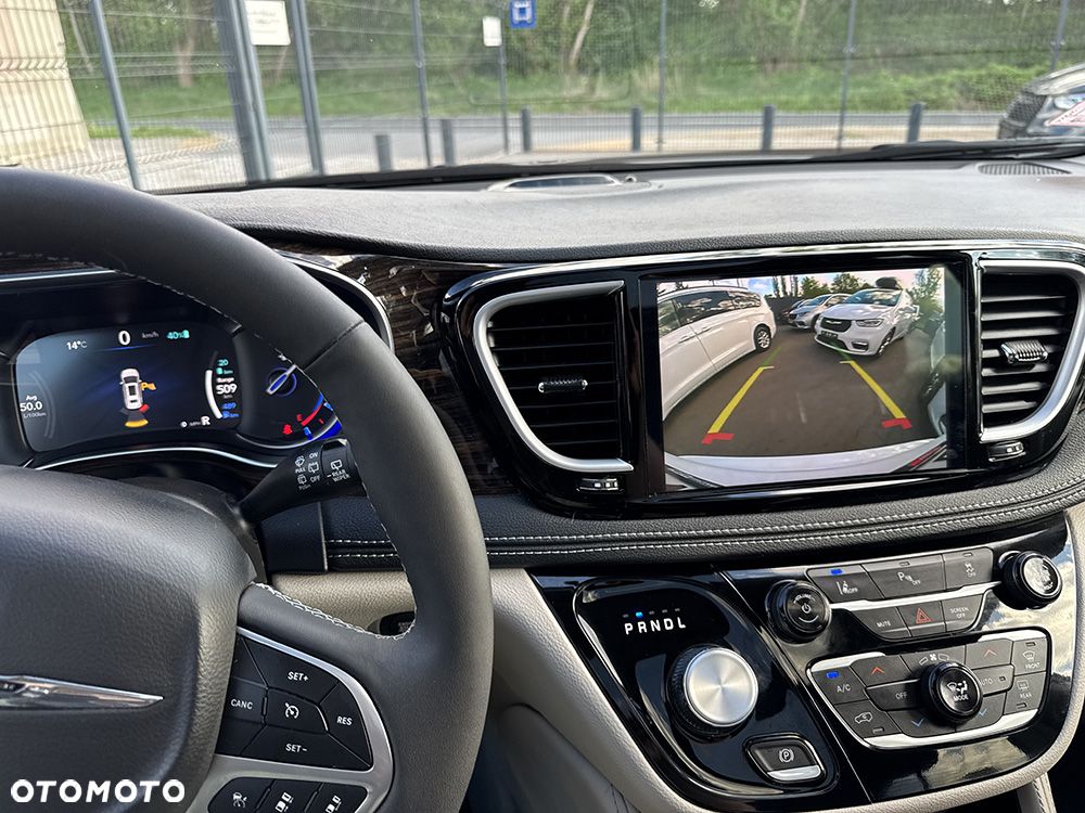 Chrysler Pacifica - 31