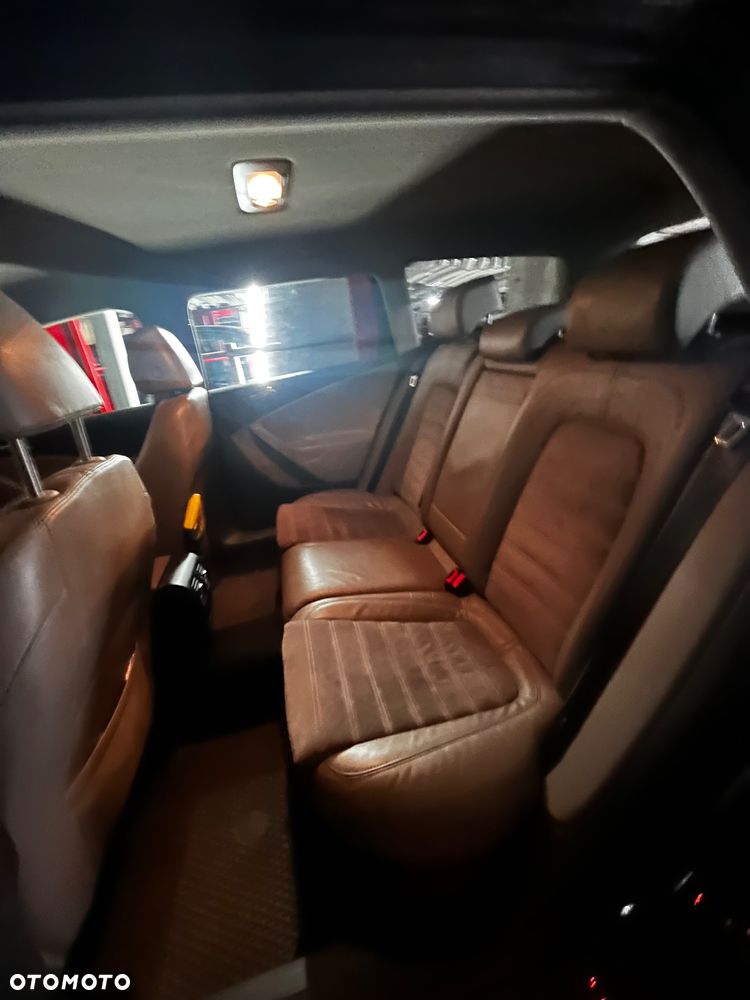 Volkswagen Passat 2.0 TDI DPF Highline - 11