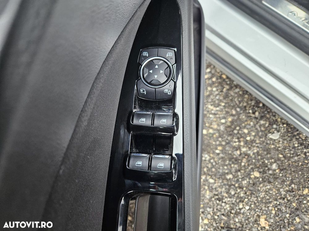 Ford Mondeo 2.0 HEV Trend - 11