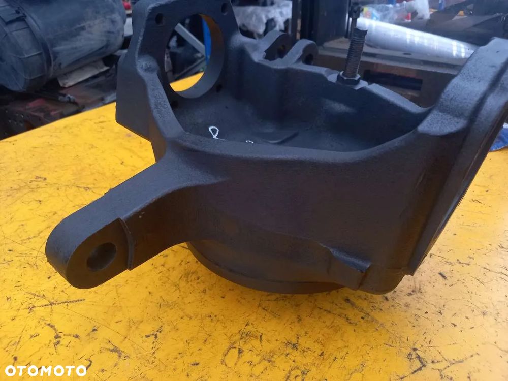Zwrotnice przedniej osi lewa 47885850 prawa 47912893 New Holland T7.230 - 9