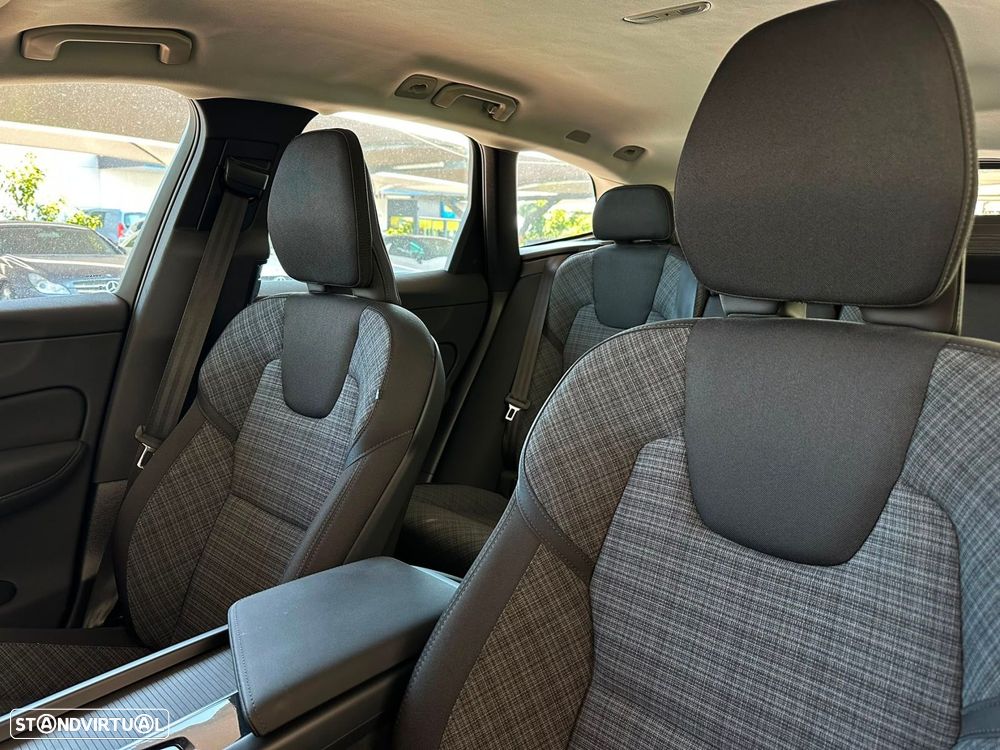 Volvo XC 60 2.0 T6 PHEV Core AWD - 8