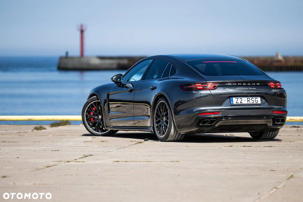 Porsche Panamera Turbo - 12