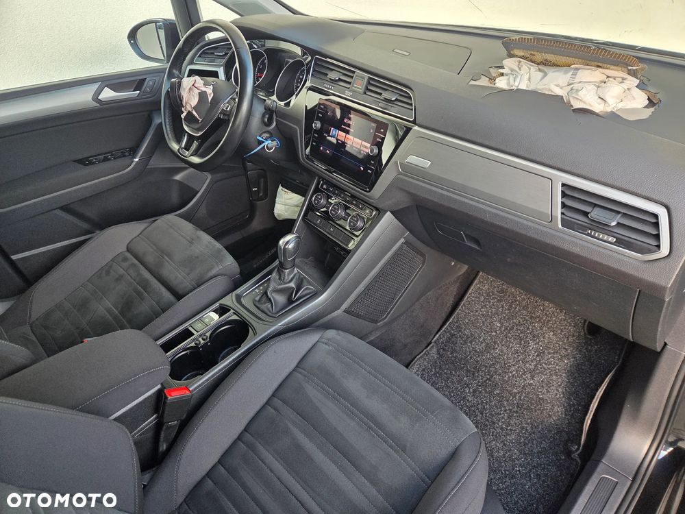 Volkswagen Touran - 10