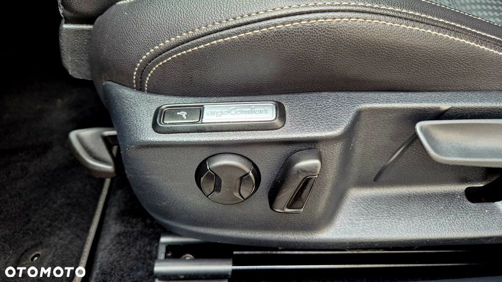Volkswagen Passat 2.0 TDI (BlueMotion Technology) Highline - 35