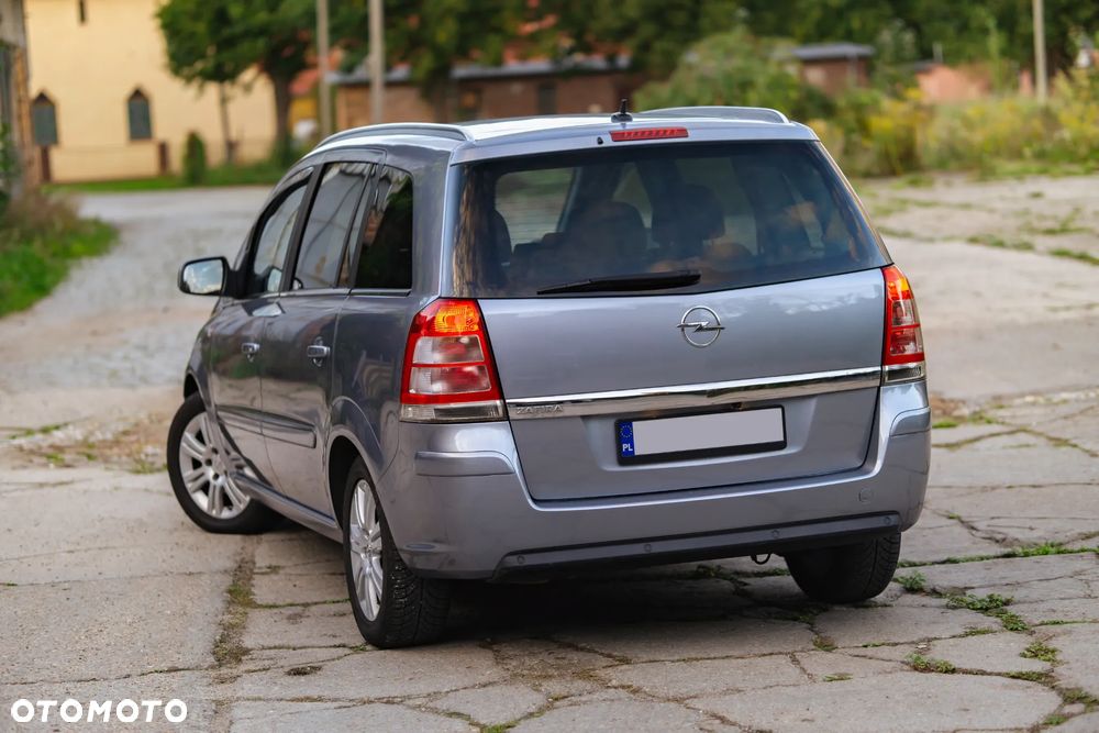Opel Zafira 1.8 Sport - 11