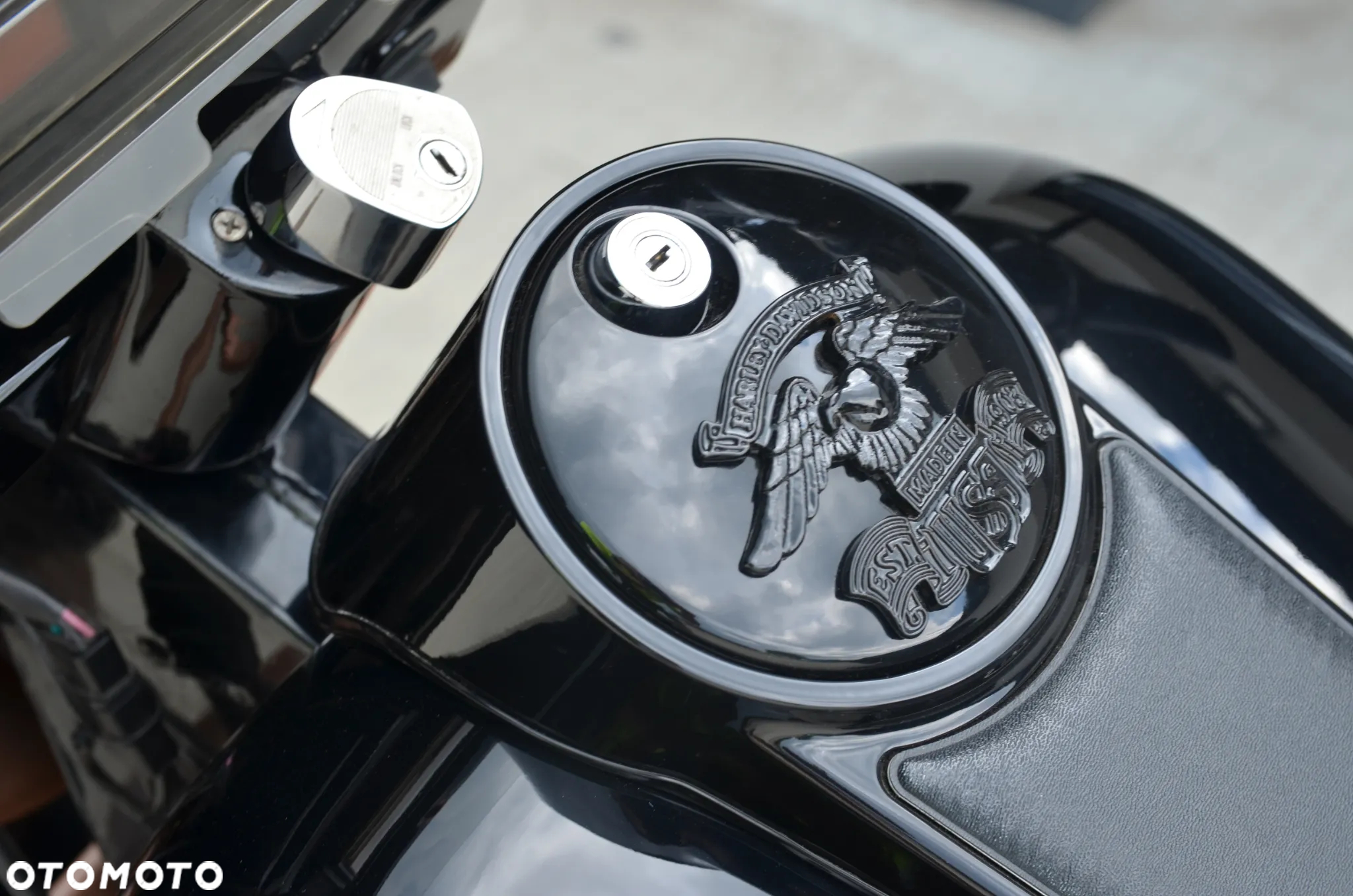 Harley-Davidson FLH Electra Glide - 20