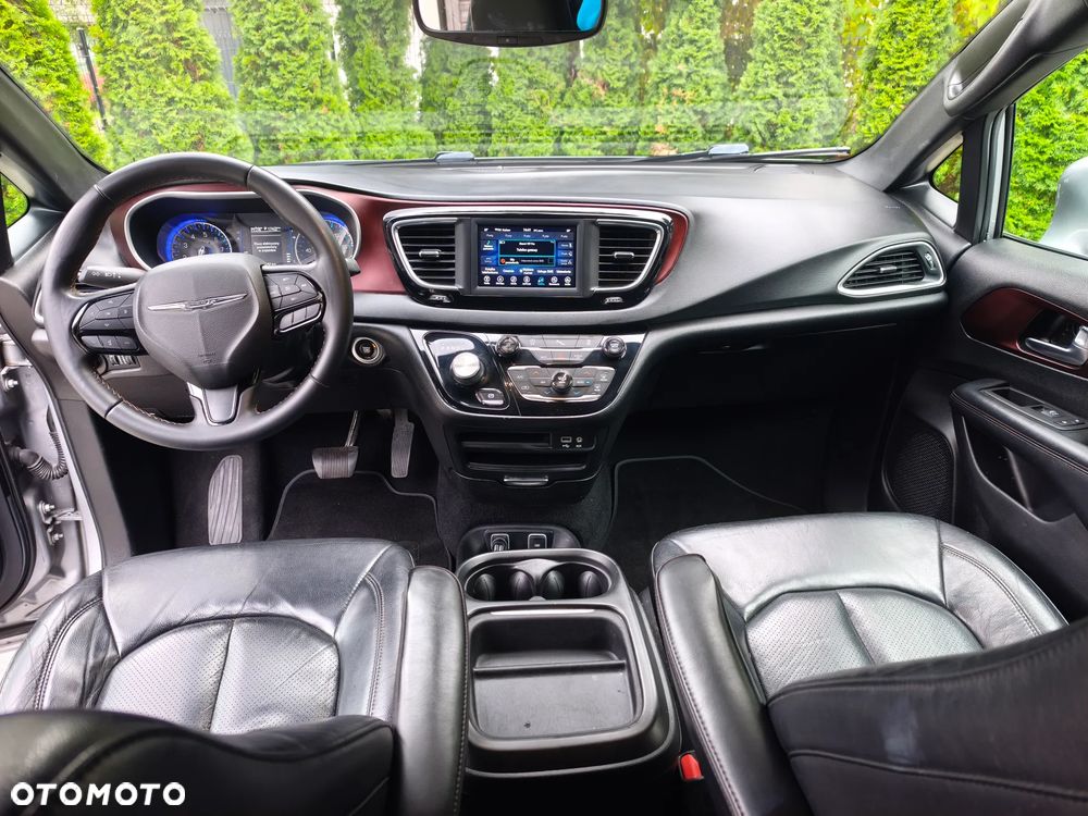 Chrysler Pacifica - 10