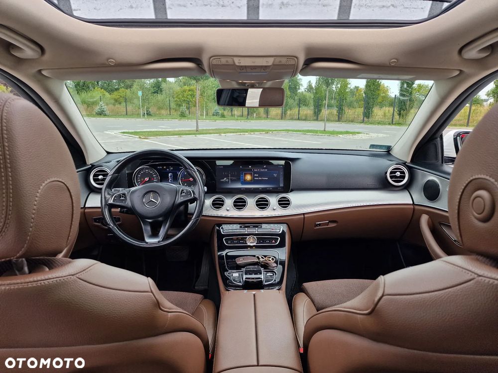 Mercedes-Benz Klasa E 220 d 4-Matic Business Edition 9G-TRONIC - 6