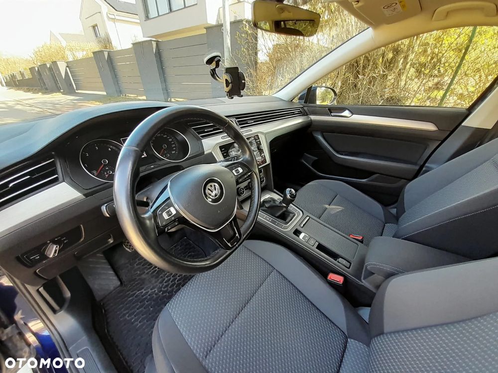 Volkswagen Passat - 16