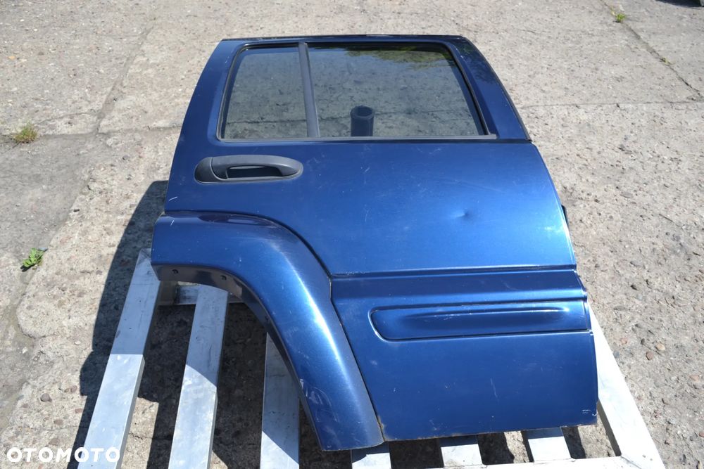 JEEP CHEROKEE KJ 01-07 DRZWI TYŁ TYLNE PRAWE KOMPLETNE POMORSKIE
