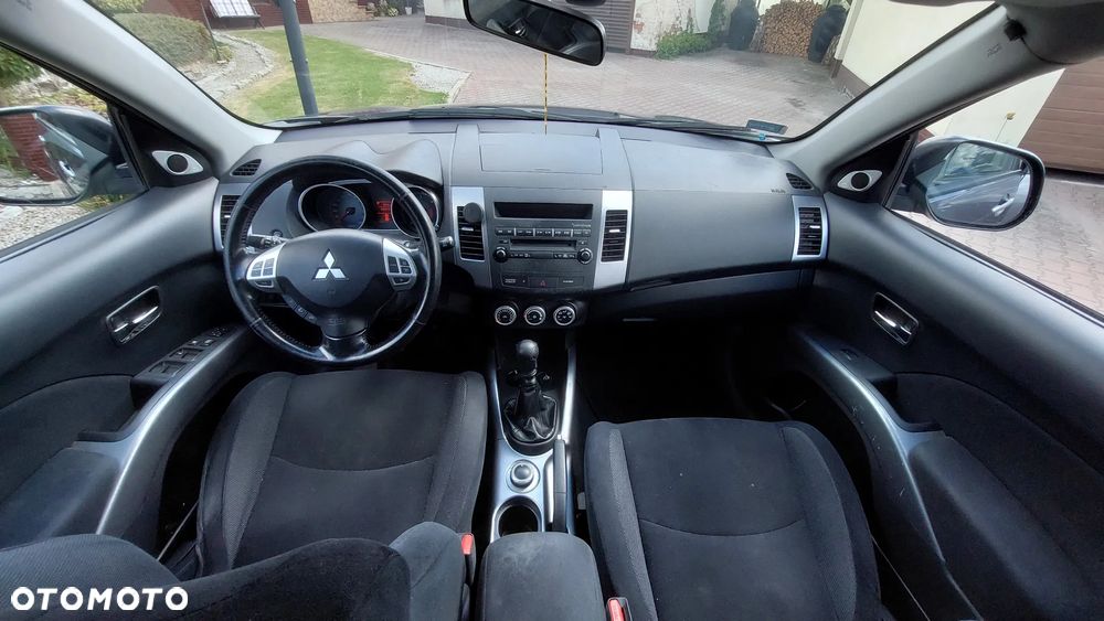 Mitsubishi Outlander 2.0 DID Intense + - 9