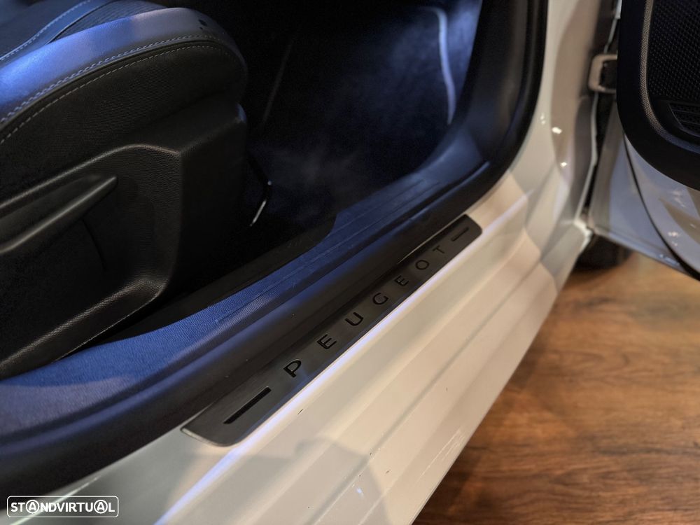 Peugeot 208 - 33