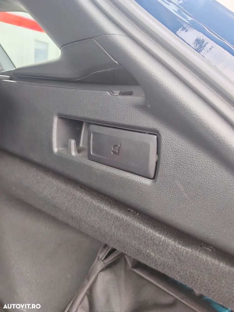 Toyota Corolla 1.8 HSD Business - 18