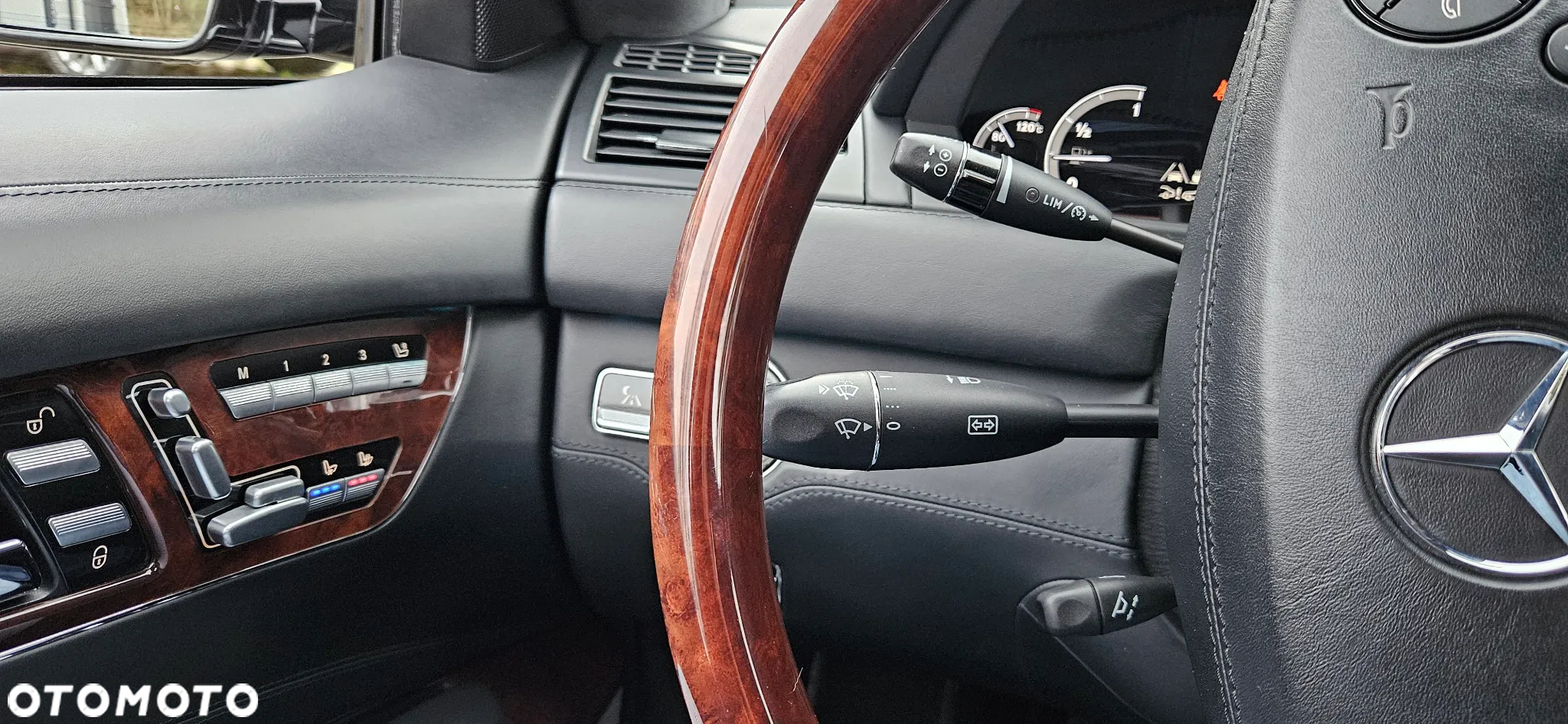 Mercedes-Benz CL 500 4-Matic BlueEff - 32