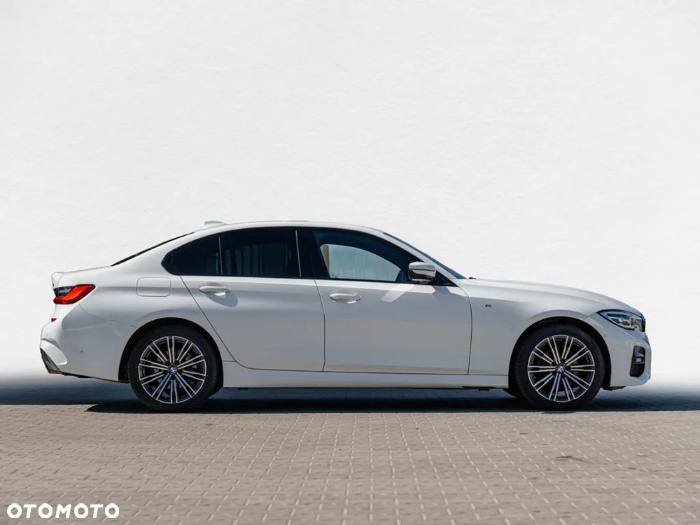 BMW Seria 3 320d xDrive M Sport sport - 2