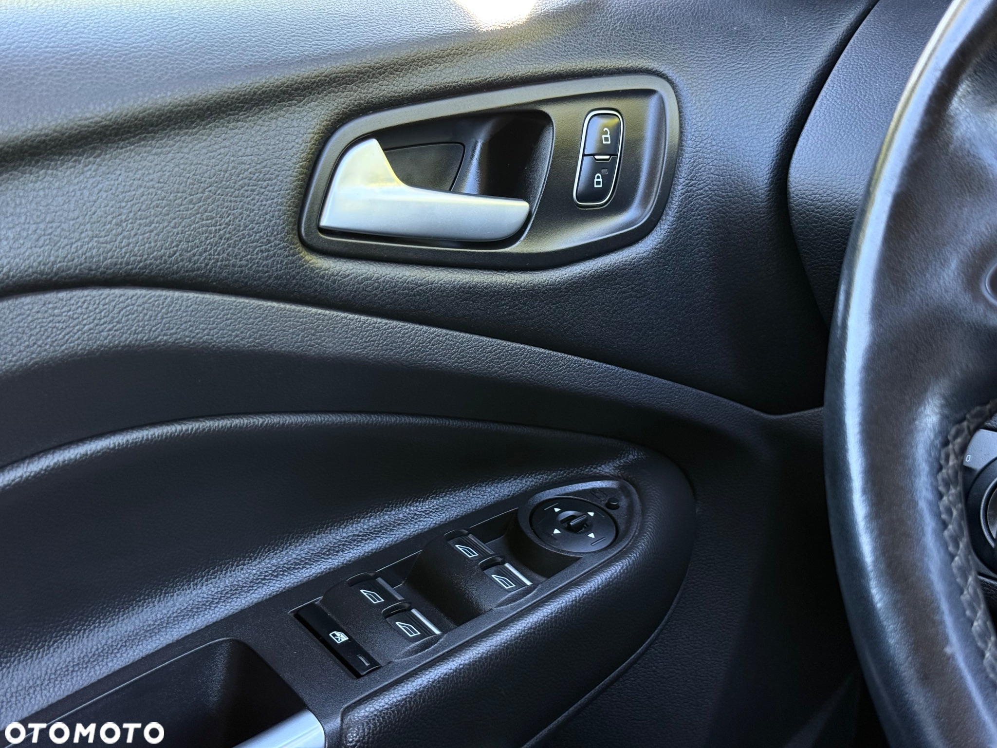 Ford Kuga 1.5 EcoBoost 2x4 Cool & Connect - 29