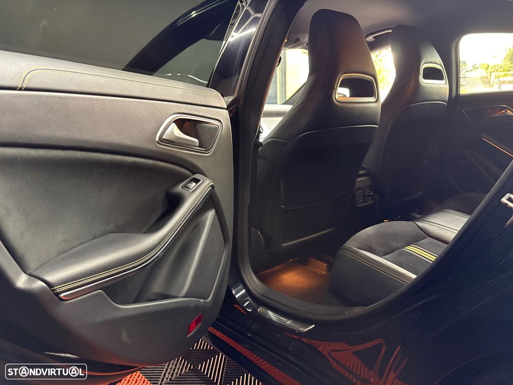 Mercedes-Benz CLA 220 CDI 7G-DCT AMG Line - 37