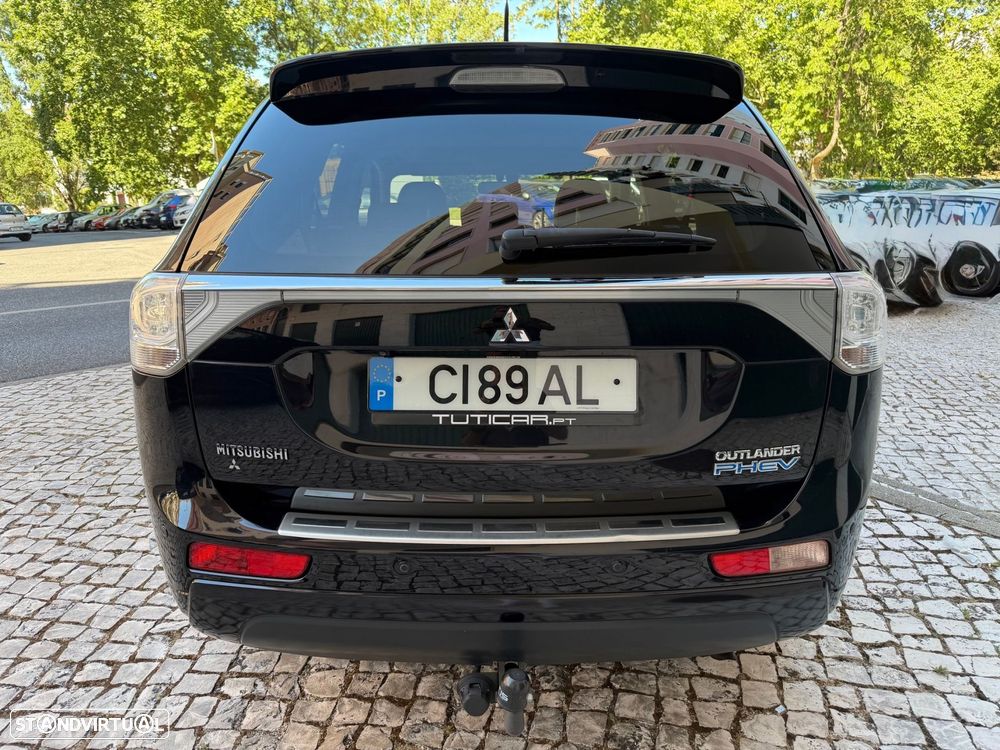 Mitsubishi Outlander 2.0 MIVEC Instyle Navi+ - 6