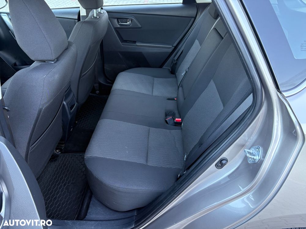 Toyota Auris 2.0 D-4D Edition - 7