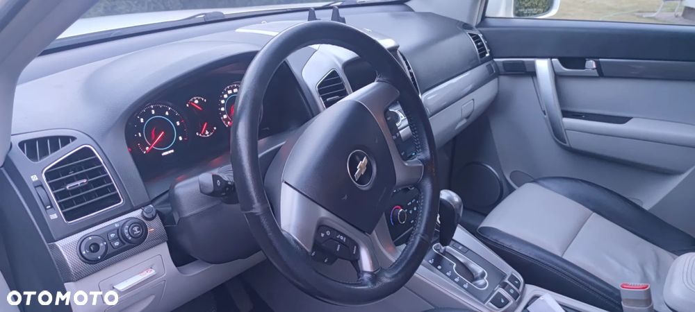 Chevrolet Captiva 2.2 D LTZ - 4