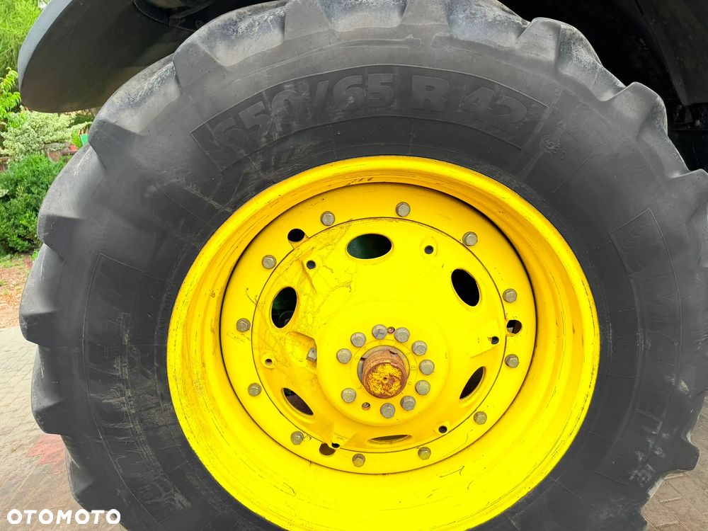 John Deere 8220 - 28