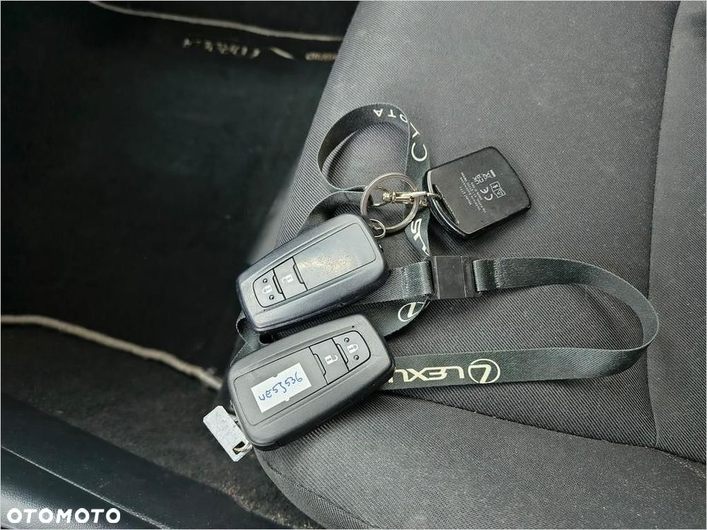 Toyota Corolla 1.8 Hybrid Active - 18