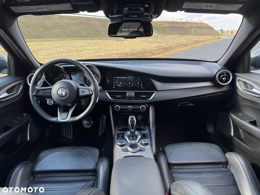 Alfa Romeo Giulia 2.0 Turbo 16V AT8 Veloce - 16