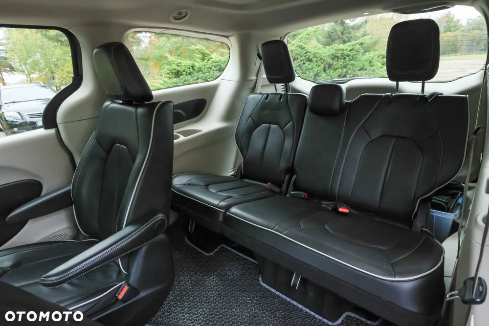 Chrysler Pacifica - 16