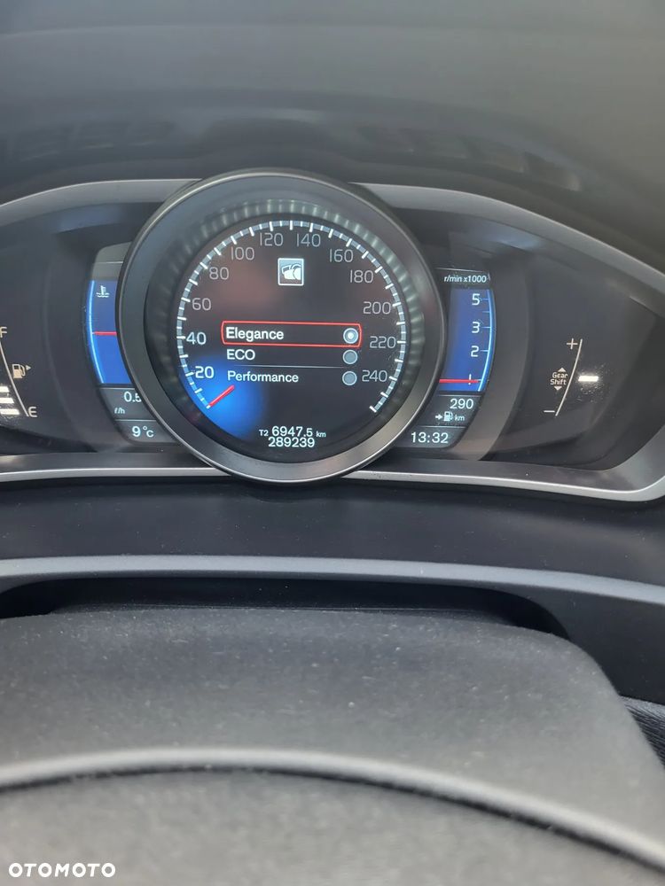 Volvo V40 D2 R Design - 32