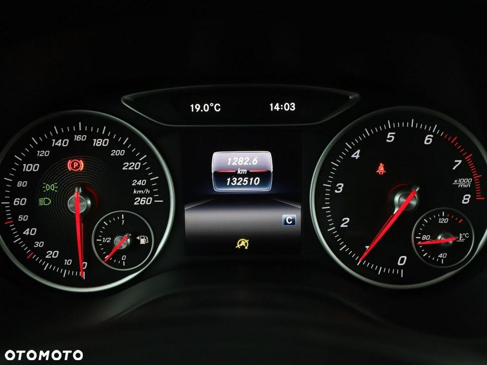 Mercedes-Benz GLA 180 - 23