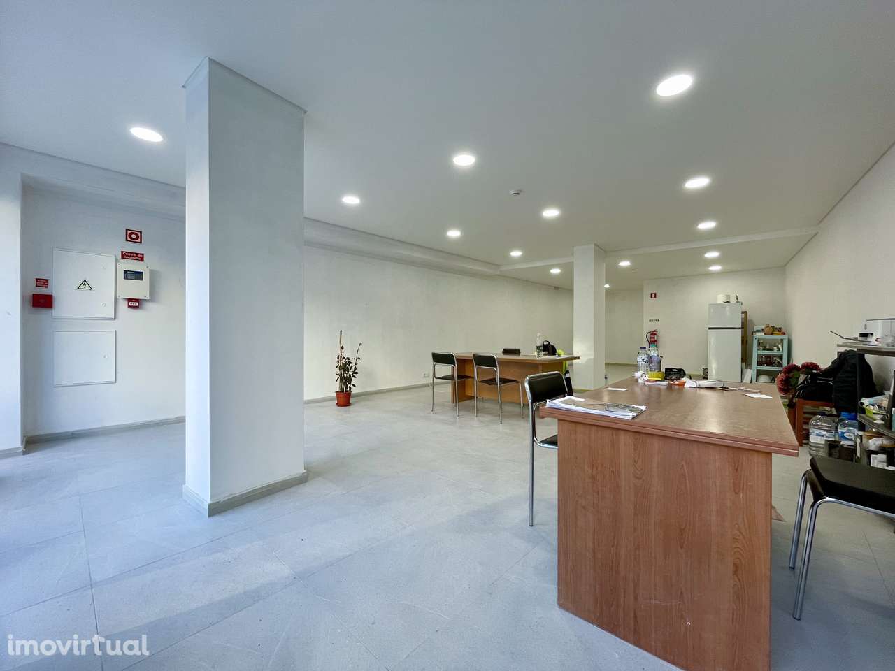 Loja c/ Box Tripla e 2 Parqueamentos - Póvoa de Santa Iria - Grande imagem: 2/18