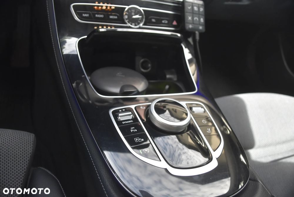 Mercedes-Benz Klasa E 220 d 9G-TRONIC Exclusive - 16